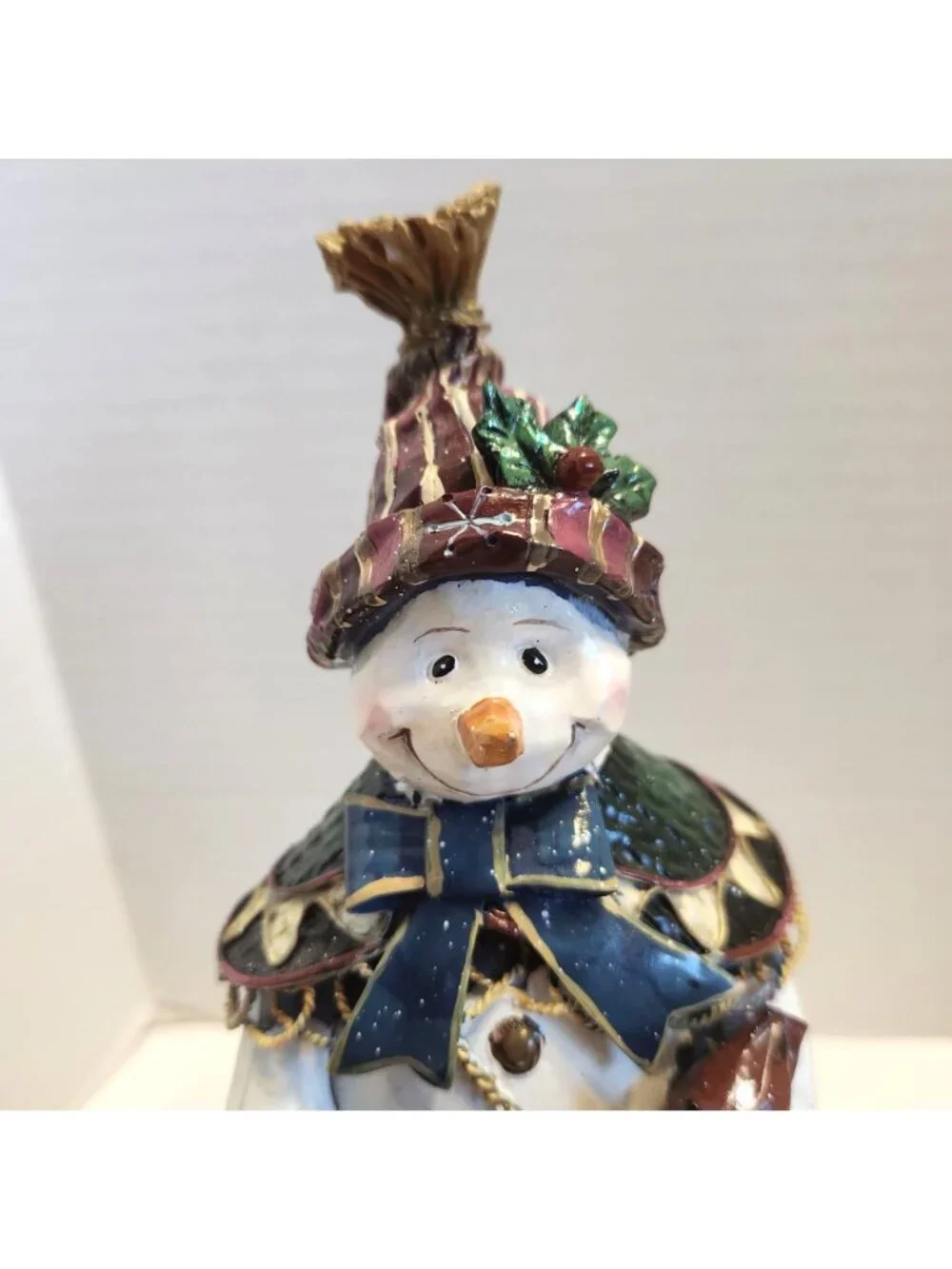 Decorative Snowman Figurine Festive Accents Wreath Heart Ornament Winter Decor